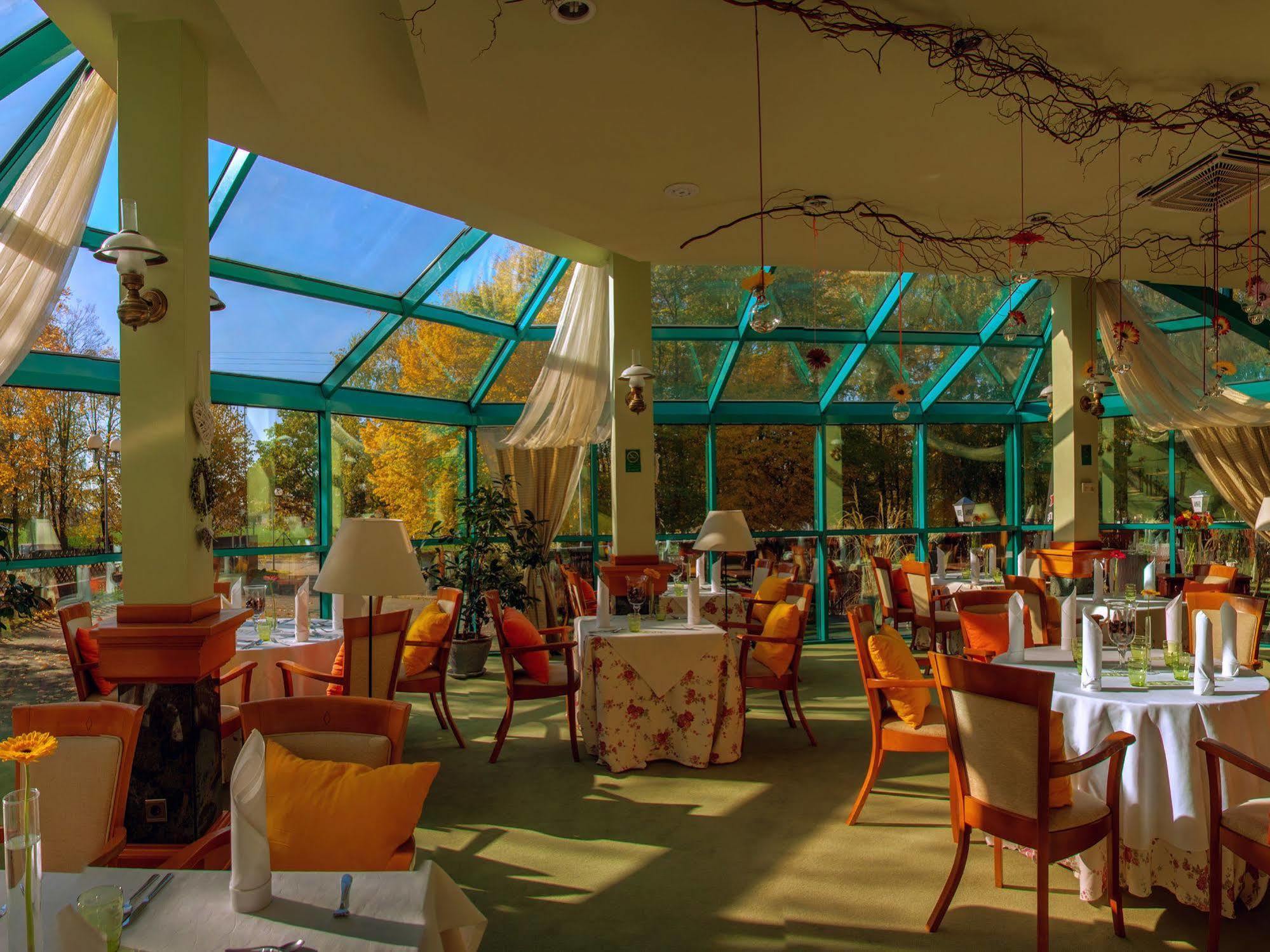 Green Hotel Komorniki  Exterior photo