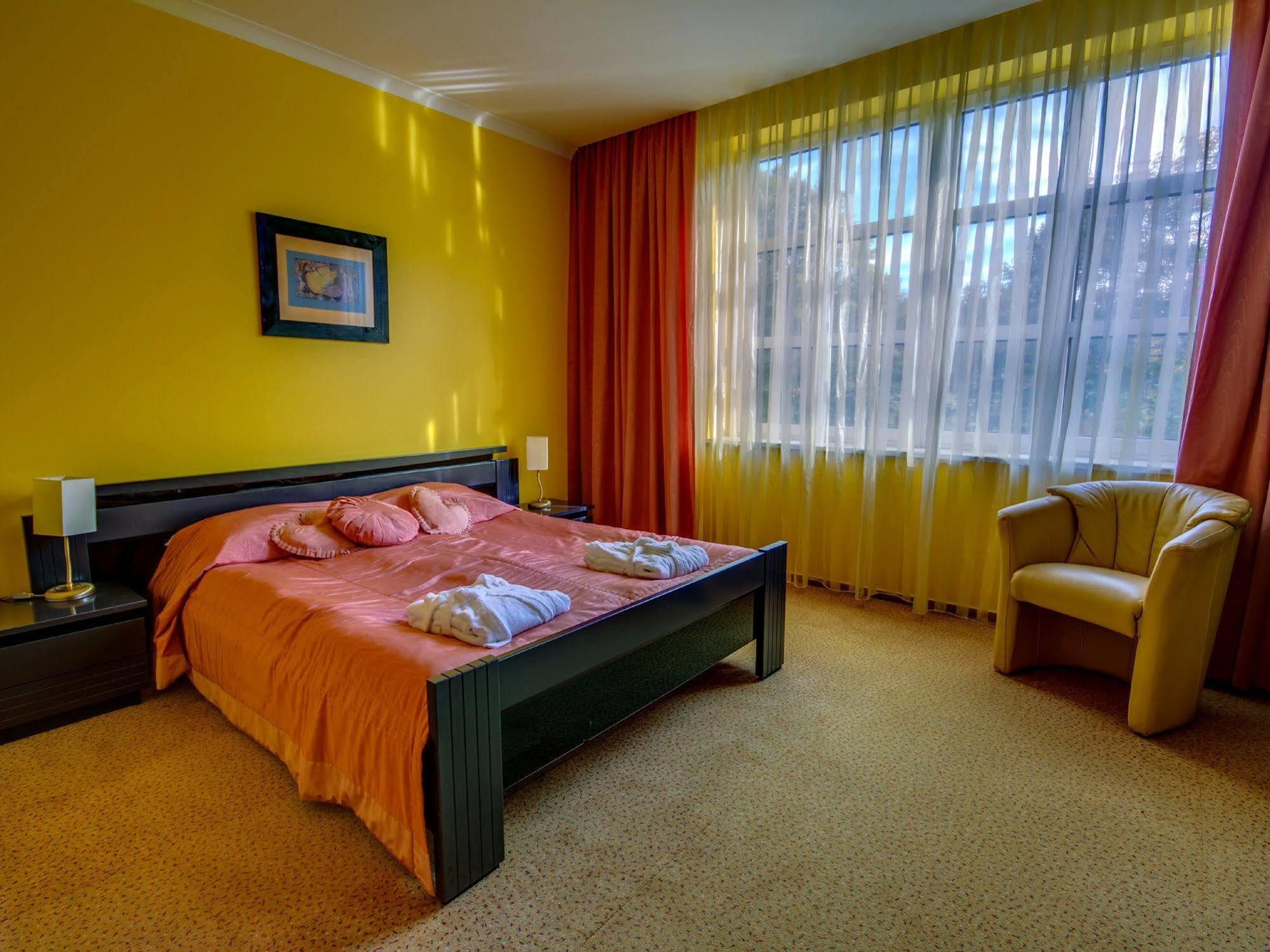 Green Hotel Komorniki  Exterior photo