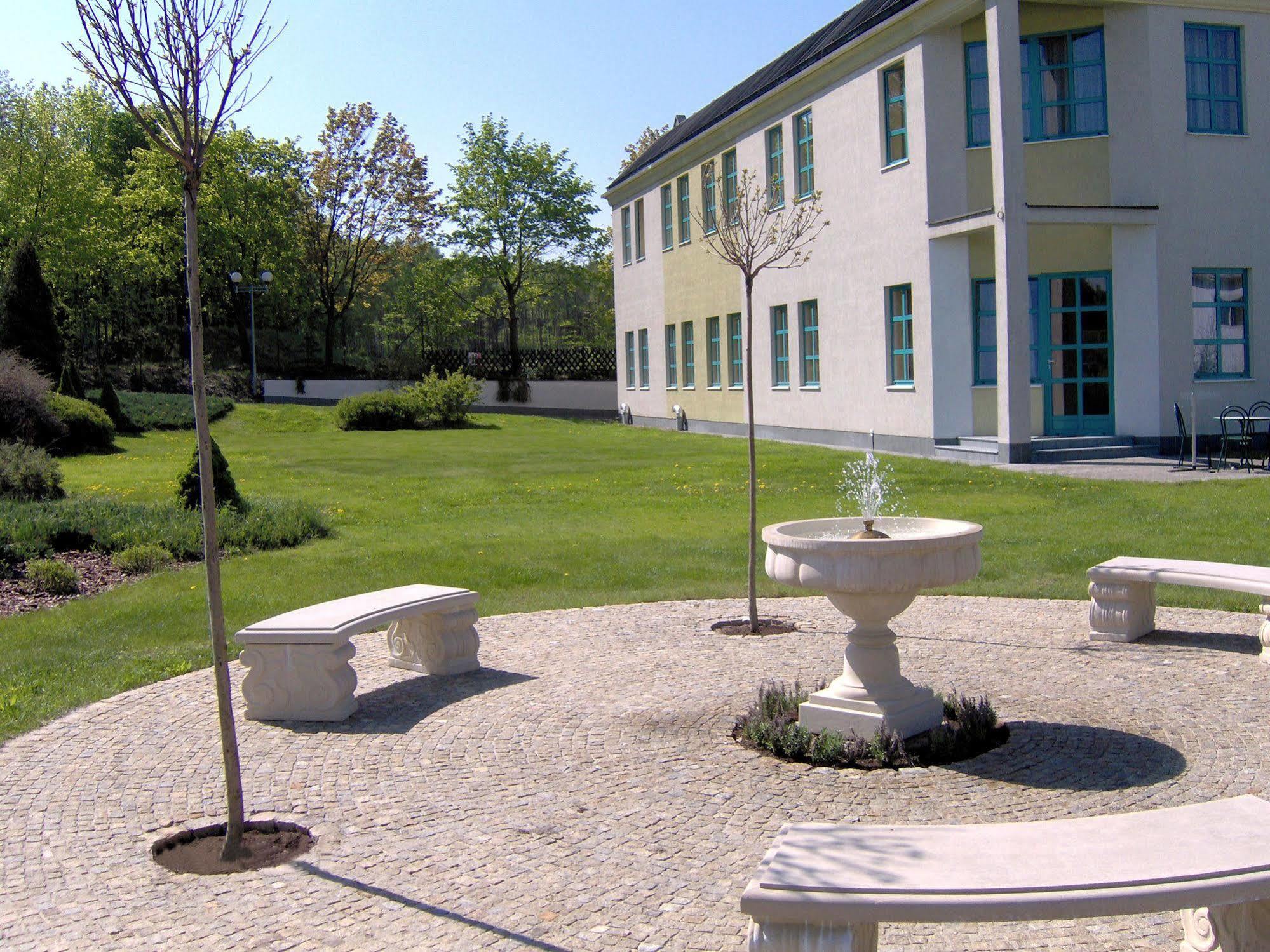Green Hotel Komorniki  Exterior photo